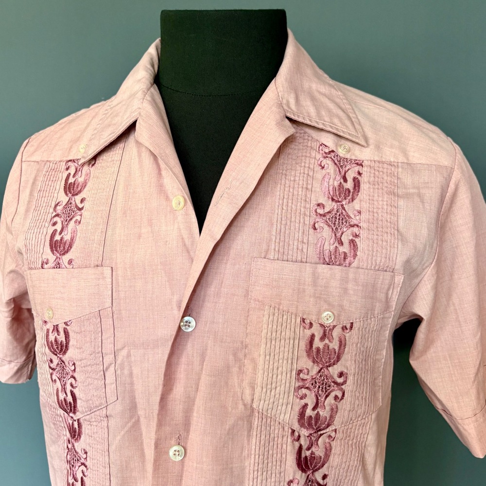 Vintage Mens Barorg Pink Embroidered Pintuck Guayabera Shirt | Sz S/M | 4 Pocket